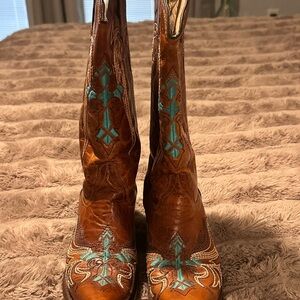 CIRCLE G Brown and Turquoise Western Boots